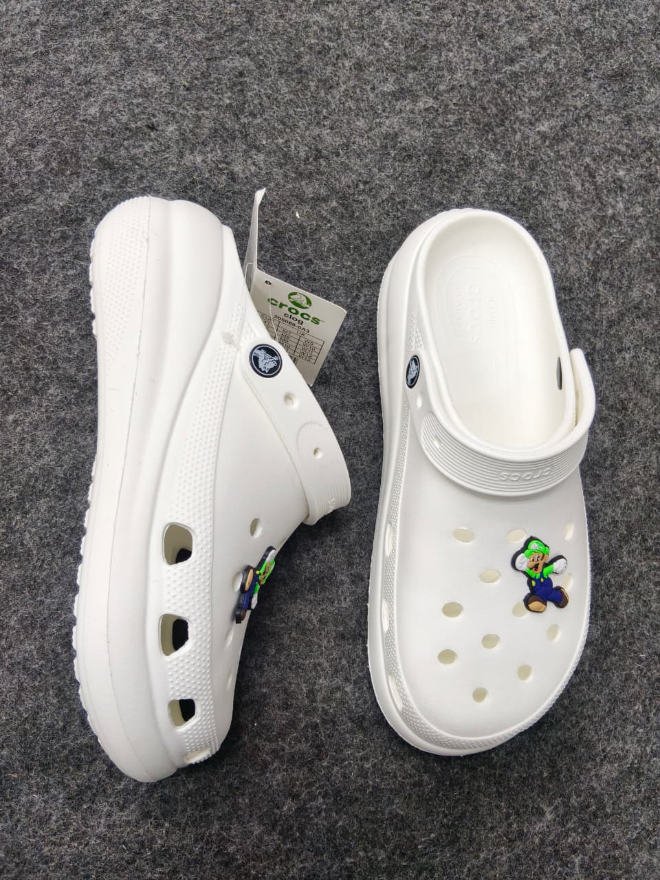 WHITE CLASSIC CROCS
