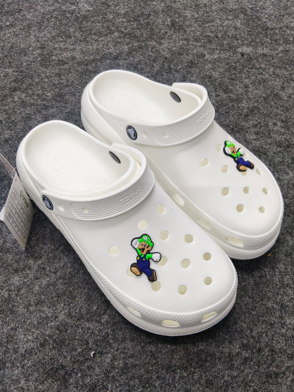 WHITE CLASSIC CROCS