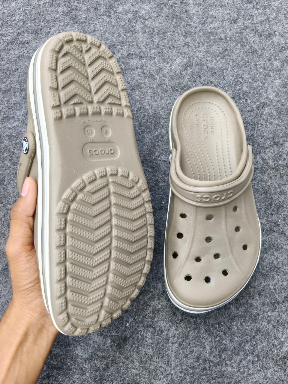 BEIGE CROCS