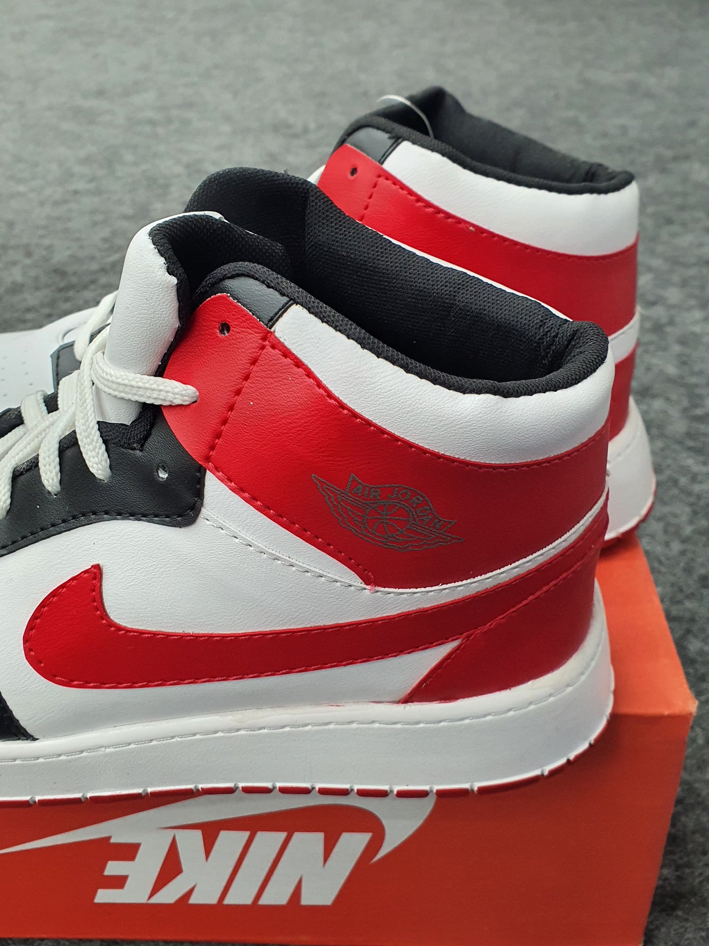 Red | Air Jordan 1 Mid